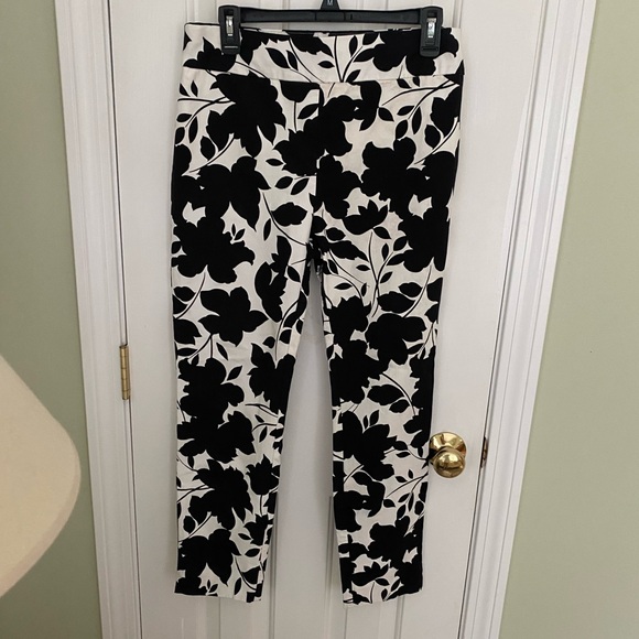 Chico’s so slimming pants. - Picture 1 of 5